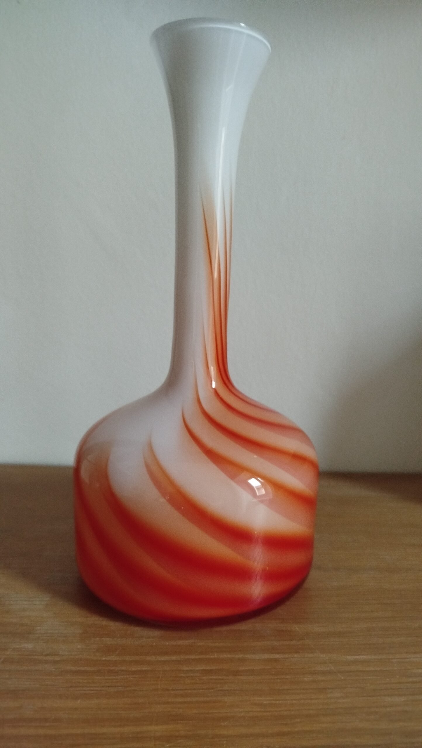 Vase opaline orange