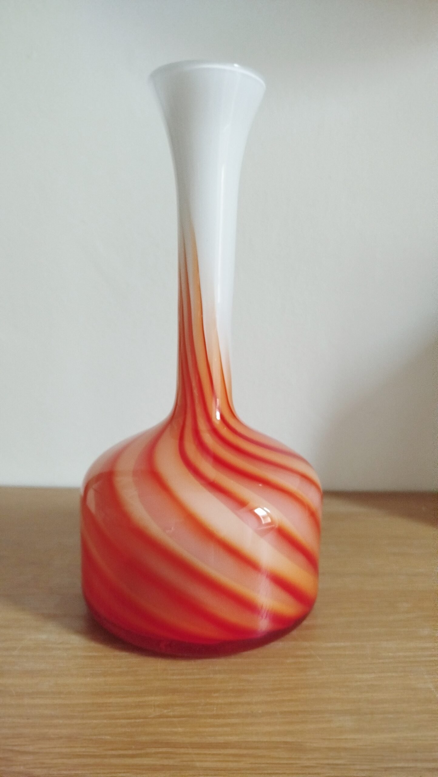 Vase opaline orange