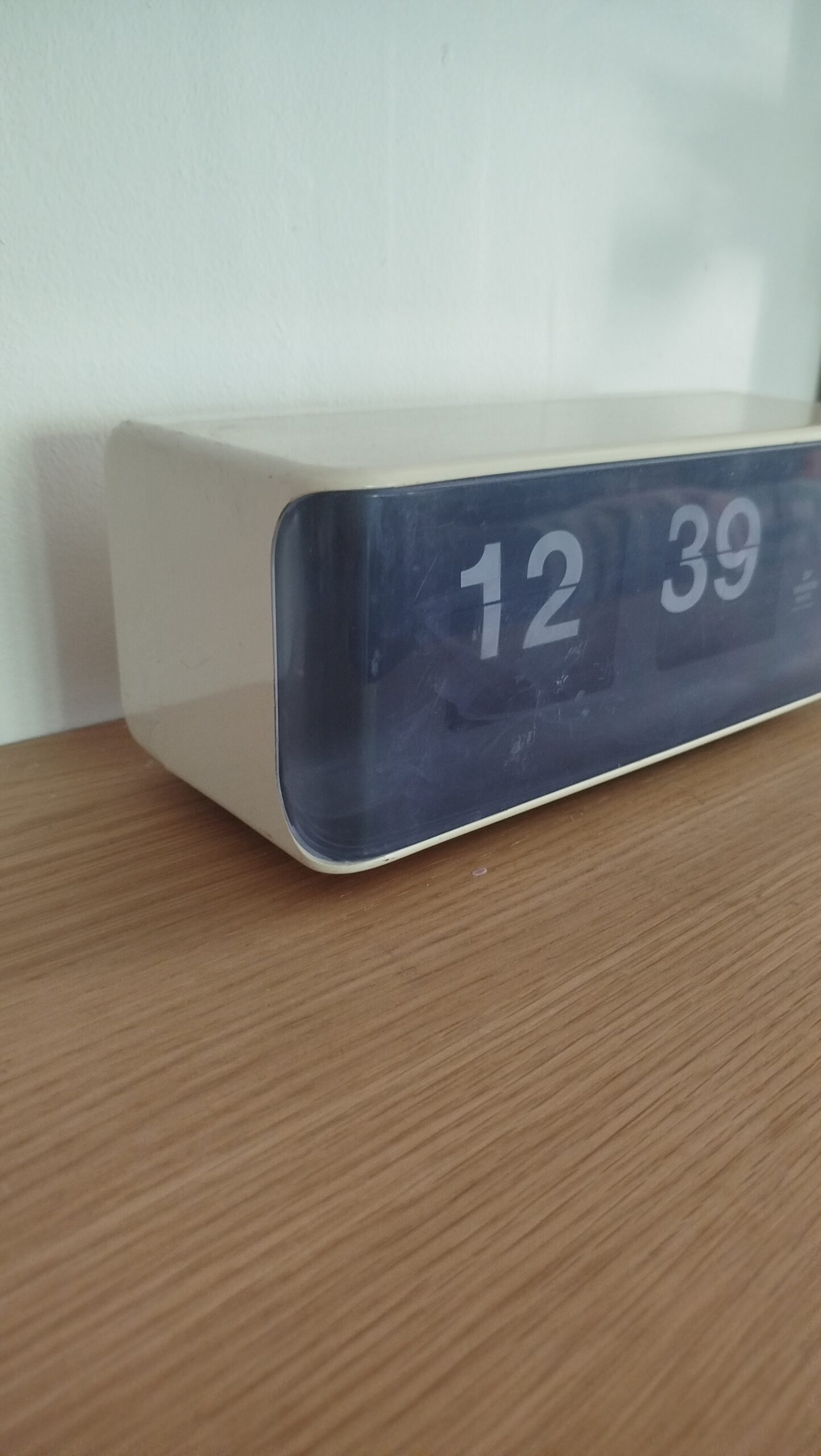 Horloge vedette flip Flap lamelles